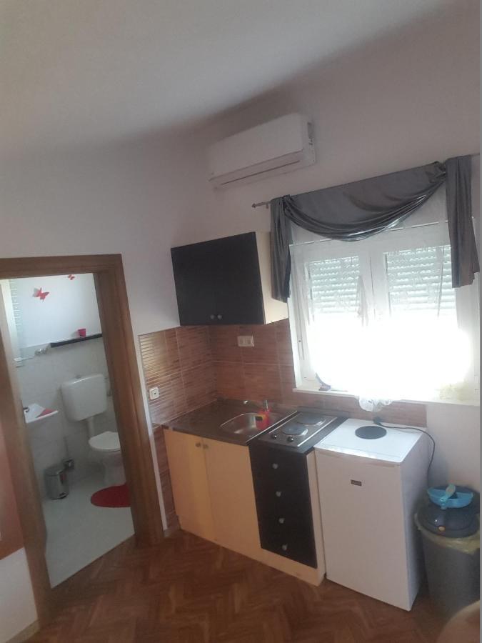 Apartments Megi Biograd Na Moru Esterno foto